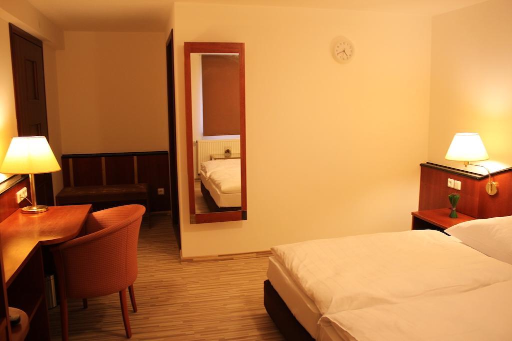 As Hotel Гёттинген Экстерьер фото