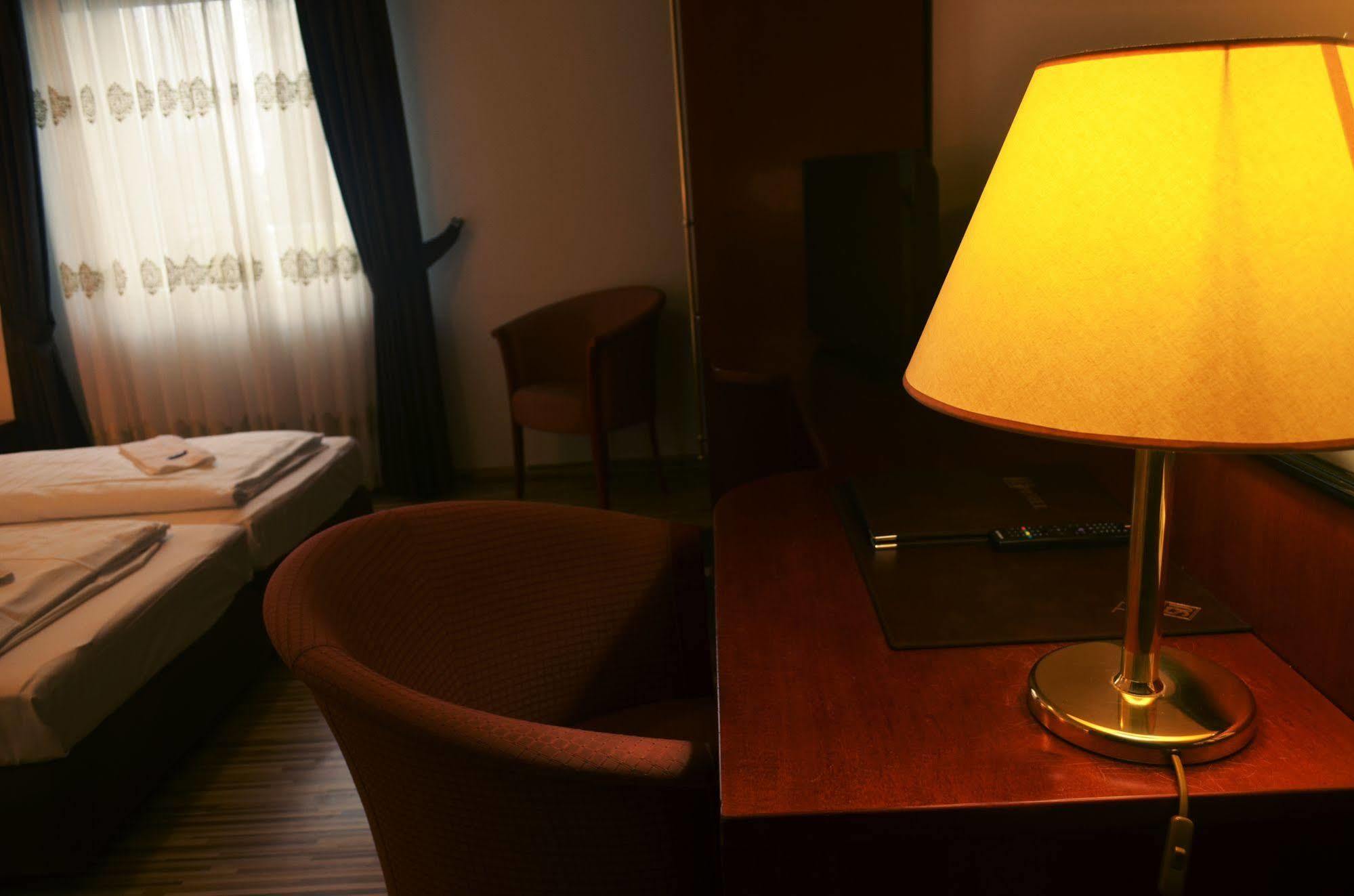 As Hotel Гёттинген Экстерьер фото