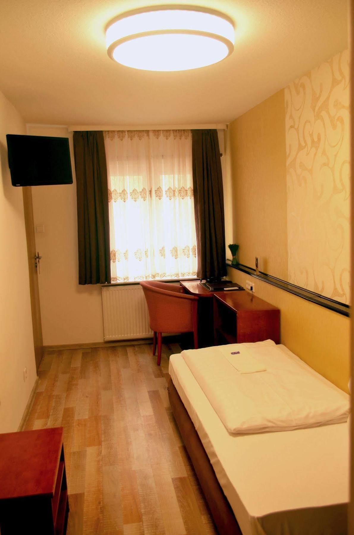 As Hotel Гёттинген Экстерьер фото