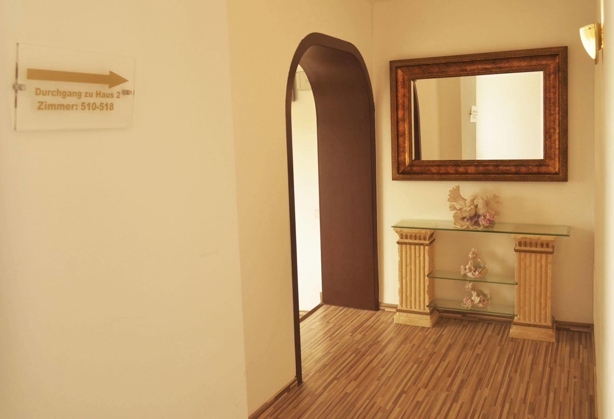 As Hotel Гёттинген Экстерьер фото